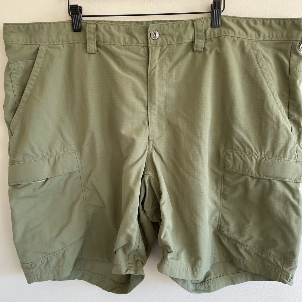 Duluth Trading Co Men's Green Cargo Shorts Size 46